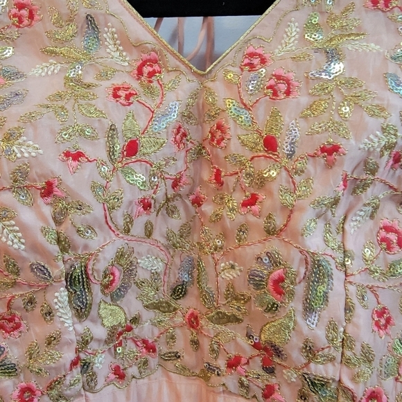 Lehanga Top Pink Satin Embroidered Flowers Size M/L - Picture 4 of 5